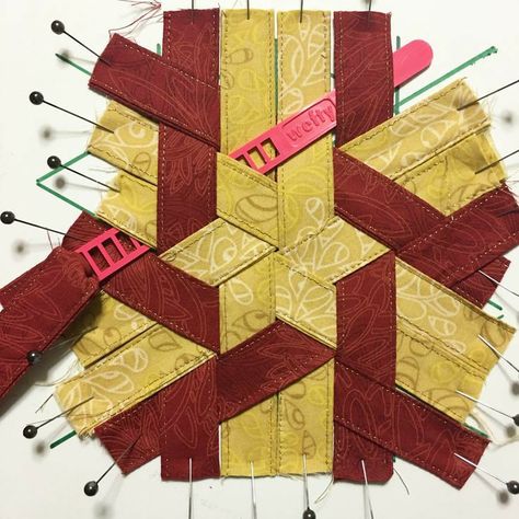 Mister Domestic, Ribbon Weaving, Weaving Patterns Design, Fabric Origami, Fabric Weaving, Weaving Tutorial, Paper Weaving, Ornament Tutorial, Weaving Projects