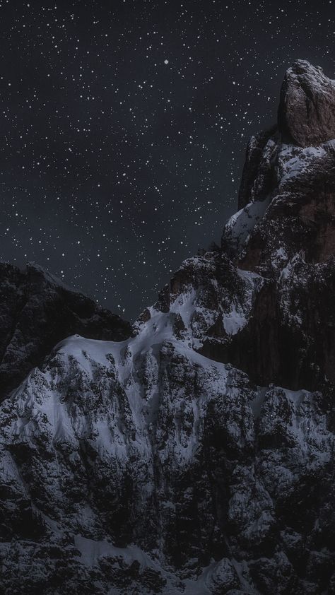 Velaris Lockscreen, Winter Lockscreens Aesthetic Dark, Under The Mountain Acotar Aesthetic, Rocky Mountain Aesthetic, Night Court Aesthetic Wallpaper, Night Mountain Aesthetic, Mountaineer Aesthetic, Night Mountain Wallpaper, Wallpaper Mountain Nature