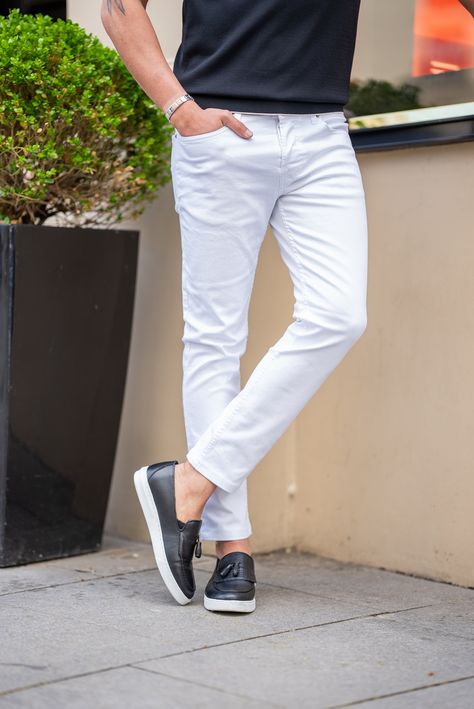 Step into sophistication with Our Petra White Jeans. These jeans embody elegance, unparalleled classic style, and unapologetic flair. They're a testament to impeccable taste. Elevate your wardrobe today! Priced at 155 USD with free shipping. #HolloMen #PetraWhiteJeans #SophisticatedStyle #UnapologeticElegance #MomentsOfDistinction White Jeans Outfit Men, Tuxedo Wedding Suit, White Jeans Outfit, Dapper Style, Outfit White, Slim Fit Dress Shirts, Pinstripe Pants, Slim Fit Polo, Classic Suit