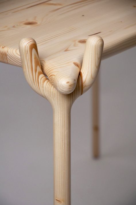 Androgyne on Behance Wood Table Leg Design, Cool Table Legs, Table Leg Joinery, Wood Joinery Detail, Table Legs Ideas, Furniture Joinery, Wood Connection, Wood Assembly, Joinery Details