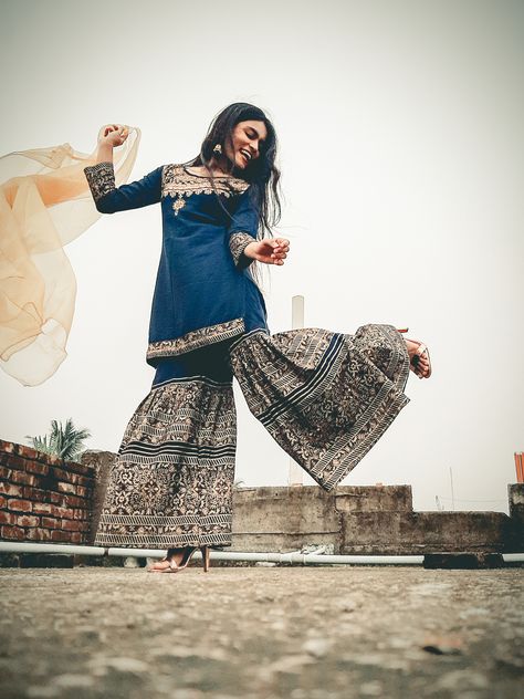 Sharara, Eid dress, photoshoot idea, pose idea, photography idea Photoshoot Ideas In Sharara, Sharara Photoshoot, Photoshoot Indian Wear, Eid Photo Shoot Ideas, Poses For Sharara, Sharara Poses At Home, Garara Dress Photo Poses, Eid Photography Ideas, Sharara Pose Ideas