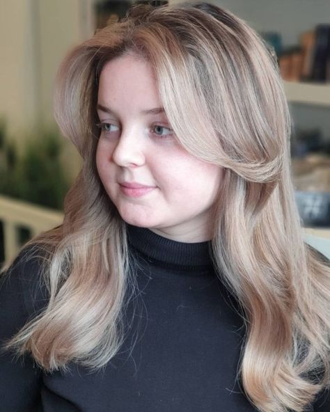 Voluminous Curtain Bangs, Round Face Hairstyles Long, Flattering Bangs, Chubby Face Haircuts, Chubby Face, Hairstyle For Chubby Face, Bangs For Round Face, Bangs With Medium Hair, Spring Hair