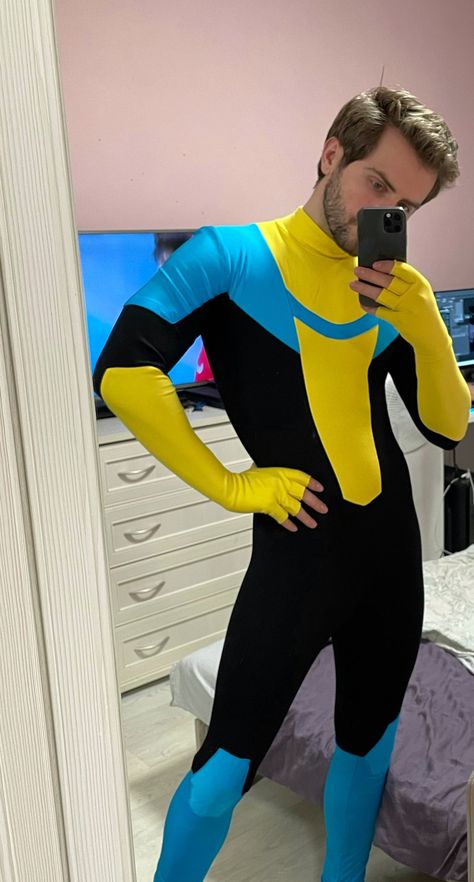 Invincible Costume, Invincible Cosplay, Gay Halloween Costumes, Cosplay Men, Leather Fashion Men, Mens Bodysuit, Top Male Models, Hot Hero, Super Suit