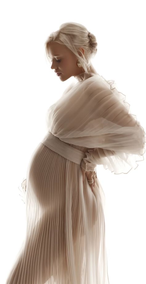 Celebrity Pregnancy Photoshoot, Celebrity Maternity Shoot, Mother Child Photography, Bump Photoshoot, Pregnancy Inspiration, Celebrity Pregnancy, Pregnant Photoshoot, Celebrity Maternity, Photo Shoot Maternity