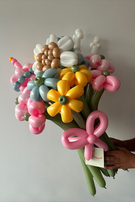 Is someone you love celebrating a special day? Hello, we have you covered! 🥰 Birthday Balloon Bouquet Diy, Balloon Flower Bouquet, Flower Balloons Diy, Flower Balloons, Birthday Balloon Bouquet, Balloons Bouquet, Balloon Bouquet Diy, Balloon Designs, Balloon Arrangements