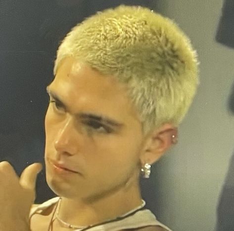 Bleach Blonde Buzz Cut, 90s Bleached Hair Men, 90s Buzzcut Men, Short Bleached Hair Men, Bleach Buzzcut Men, Male Buzzcut, Buzz Mullet, Bleach Buzzcut, Blonde Haircuts Men