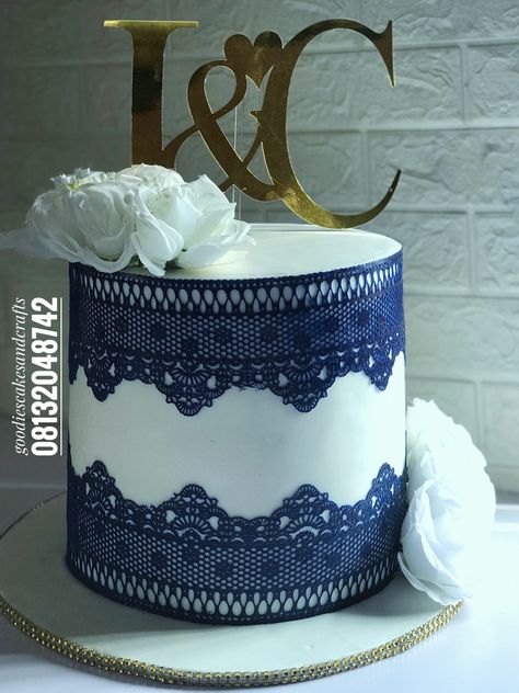 African Cake, White And Gold Wedding Cake, Lace Cake, Edible Lace, Court Wedding, Wedding Court, Cake Lace, Gold Wedding Cake, Wedding Cake Designs