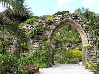 Tresco Abbey Tresco Abbey Gardens, Stone Walls Garden, Ferns Garden, Gothic Garden, Richmond Park, Sloped Garden, Garden Arches, Garden Entrance, Casas Coloniales