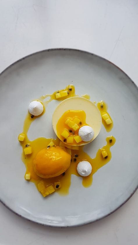 Summer Fine Dining, Papaya Dessert, Unusual Dessert, Fine Dining Desserts, Gourmet Food Plating, Mango Pineapple, Mango Sorbet, Fruit Crisp, Dessert Plating