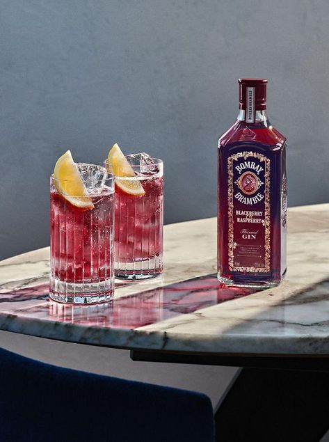 Raspberry Gin Cocktail, Blackberry Gin, Gin And Soda, Raspberry Gin, Drink Recipies, Flavoured Gin, Infused Gin, Vicente Fernandez, Tonic Recipe