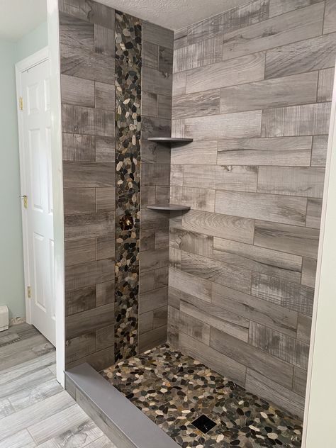 Rocks In Shower Floor, Rustic Bathroom Tile Ideas River Rocks, River Rock Bathroom Ideas, Bathroom Rock Tile Ideas, Shower Rock Tile Ideas, Rock Bathroom Ideas, River Rock Shower, Cottage Showers, Classic House Interior Design