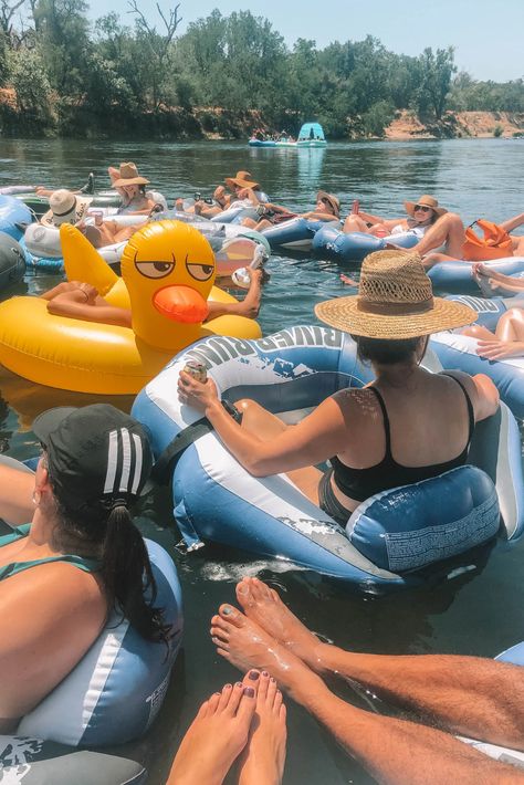 how to go lazy tubing on the american river in sacramento Floating River Outfit, River Float Trip, River Tubing Outfit, River Floating, Floating The River Outfits Summer, River Outfit Ideas, Tubing Outfits, Float Trip Ideas, Lake Rafts