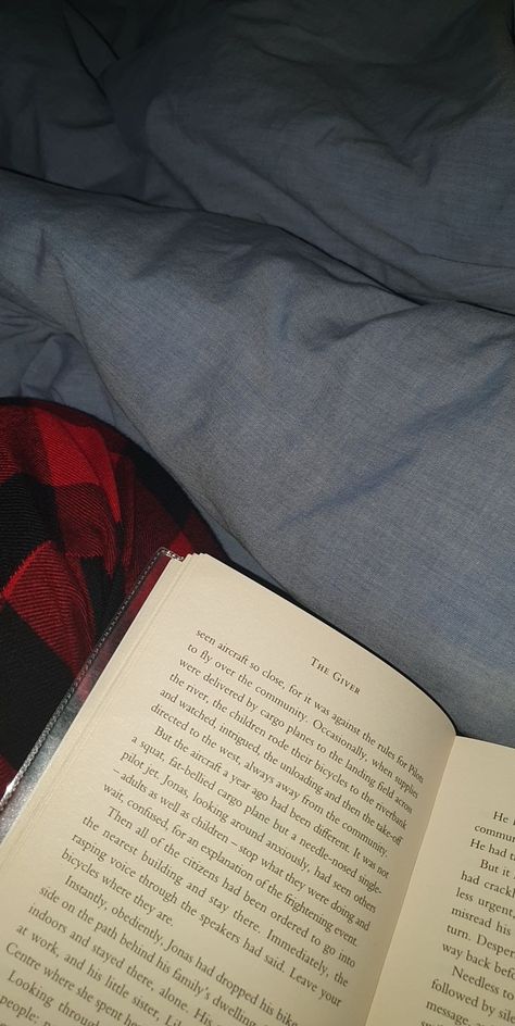 #reading #book #bed Someone Reading A Book, Night Reading Instagram Story, Book Reading, The Giver Book, Bed Story, Eye Color Chart, Chill Photos, The Giver, Best Poses For Pictures