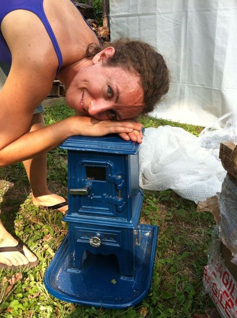 Pipsqueak woodstove "weighs only maybe 40 lbs and sits upon its own cast iron base. It has a dial on the side for airflow and the whole thing is enameled a deep dynamic blue-teal color. It’s truly the tiniest stove I think you can get for human use. I went to our wood pile and picked out the smallest pieces I could. They didn’t fit. Actually only twigs were small enough." -- Casita Bella Tiny House Wood Stove, Fire Ideas, Live Off The Grid, Tiny Wood Stove, Small Wood Stove, Trip To California, House Heating, Wood Stove Fireplace, Burning Fire