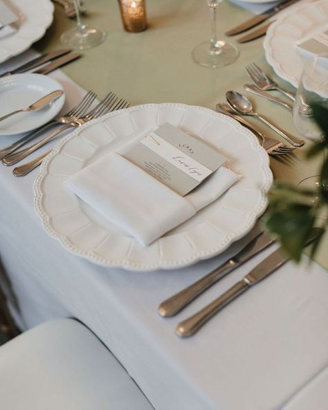 Bon Paper House on Instagram: “A modern menu/place card combination is always a good idea. Especially when paired with an ivory scalloped charger plate 🤍 ⁠⁠ Photography:…” Paper Plates At Wedding, Charger Plate Place Setting, Wedding No Charger Plates, Plate Setting For Wedding, White Chargers Wedding, White Charger Plates Wedding, White Charger Plates Place Settings, Wedding Table Setting Without Charger, Wedding Charger Plates Ideas