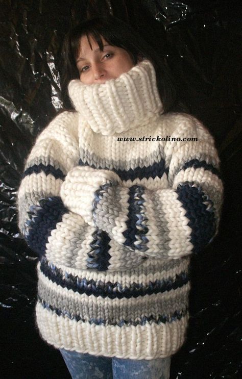 4-6 kg Turtleneck sweater super chunky 100% merino sheep wool | Etsy Extreme Knitting, Turtleneck Outfit, Merino Sheep, Woolen Sweaters, Big Sweaters, Mohair Yarn, Ladies Turtleneck Sweaters, Wool Clothing, Super Chunky