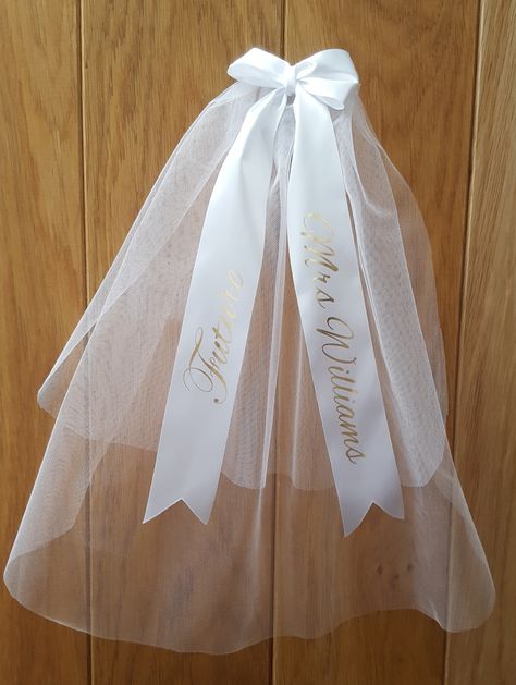 Hen Party Sash Ideas, Hen Party Accessories Ideas, Bachelorette Veil Ideas, Hen Party Veil, Hen Do Veil, Hen Do Inspiration, Black And White Hen Do, Hen Do Ideas Classy, Bride To Be Party Ideas