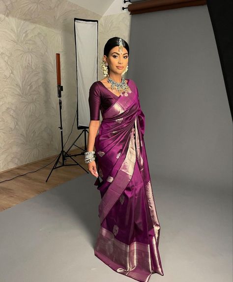 Purple South Indian Saree, Purple Saree Look Traditional Wedding, Vine Colour Saree, Saree Look Traditional Wedding, Silk Saree For Wedding Function, Aesthetic Sarees, Dark Purple Saree, Sarara Dress, Peach Color Saree