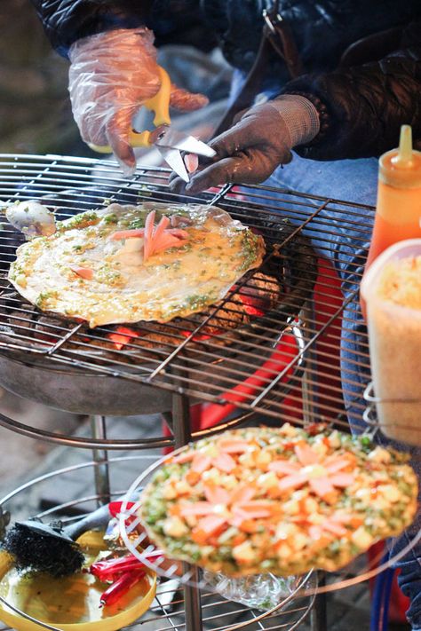 Vietnamese Pizza (Bánh Tráng Nướng) Recipe - Grilled rice paper turned popular street food pizza snack. Easily cooked at home, with toppings such as egg, spring onion, canned meat (we LOVE tuna on ours) and finished with mayonnaise and sriracha. | wandercooks.com #vietnamese #pizza #ricepaper #grilled #wandercooks Grilled Rice Paper, Pizza Dough Fast, Asian Wraps, Vietnamese Pizza, Grilled Rice, Vietnamese Street Food, Dough Pizza, Pizza Dough Recipe Easy, Pizza Base