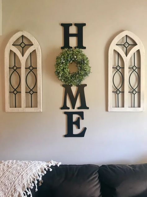 Best Farmhouse Style Decorating Tips Home Letters With Wreath, Diy Farmhouse Ideas, Diy Farmhouse Decoration, Farmhouse Decoration, Diy Farmhouse Decor, Farmhouse Style Decorating, Décor Diy, Farmhouse Design, Decoration Christmas