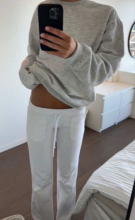 Low Rise Joggers Outfit, Stockholm Style Sweatpants, Low Rise Joggers, Low Waisted Pants Outfit, Victoria Secret 2000s, Low Waist Sweatpants, Low Rise Pants Outfit, Womens Low Rise Jeans, Low Waisted Pants