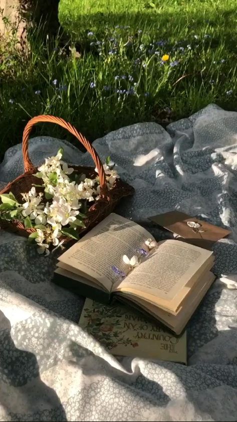 Books In Nature, Picnic Video, Behind Blue Eyes, Qur'an Photography, Video Nature, Feeling Pictures, Aesthetic Videos For Edits Love, Aesthetic Photography Nature, Beautiful Flowers Pictures