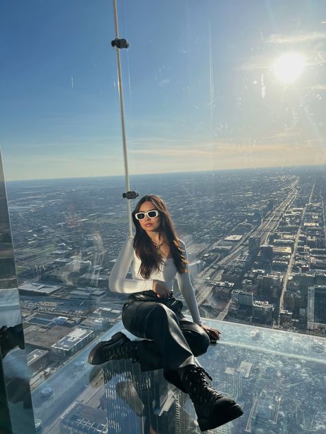 Chicago skydeck pictures
Chicago Willis tower
Chicago Willis tower pictures 
Ootd
Outfit ideas for winter
Chicago bucket list Sears Tower Chicago Pictures, Chicago Skydeck Pictures, Fits For Chicago, Photo Ideas In Chicago, Pictures To Take In Chicago, Chicago Sky Deck Pictures, Chicago Selfie Ideas, Chicago Pose Ideas, Willis Tower Picture Ideas