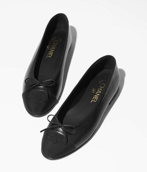 Ballet flats of the Spring-Summer 2024 collection: Ballet flats, lambskin & grosgrain, black on the CHANEL official website. Chanel Ballerina Flats, Chanel Ballerina, Chanel Flats, Chanel Watch, Chanel Store, Eyewear Shop, Fashion Shoes Flats, Fashion Chanel, Chanel Couture