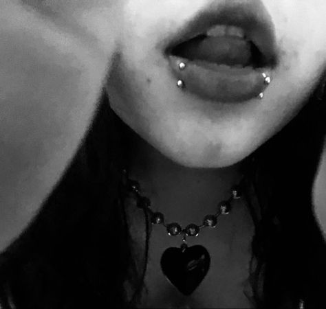 Emo Piercings, Spiderbite Piercings, Snake Bite Piercing, Spider Bite Piercing, Mouth Piercings, Lip Piercing Jewelry, Snakebites, Smiley Piercing, Face Piercings