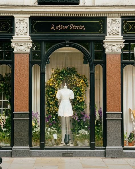 Beautiful Store Fronts, French Store Fronts, Store Front Design, Hello London, Boutique Window, Beautiful Flower Garden, Flower Structure, Selfie Wall, Shop Facade