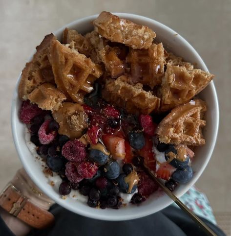 Almond Mom Meals, Fitgirl Aesthetic Food, Almond Daughter Meals, Almond Daughter Aesthetic, Healthy Food Bowls Aesthetic, Almond Daughter Aesthetic Food, Athlete Food, Fall Breakfast, Best Breakfast