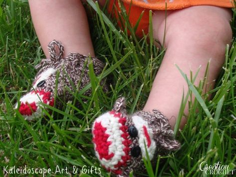 Sock Monkey Baby Booties - Cre8tion Crochet Crochet Patterns Free Baby Boy, Beginner Crochet Baby Blanket, Baby Boy Slippers, Crochet Sock Monkeys, Crochet Baby Boy Hat, Baby Socks Pattern, Sock Monkey Baby, Crochet Baby Photo Prop, Crochet Baby Socks