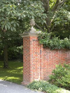 estate entrance Driveway Pillars, Brick Gate, Entrance Pillars, Short Fence, Brick Pillars, Brick Columns, Natural Fence, Driveway Entrance, Living Fence