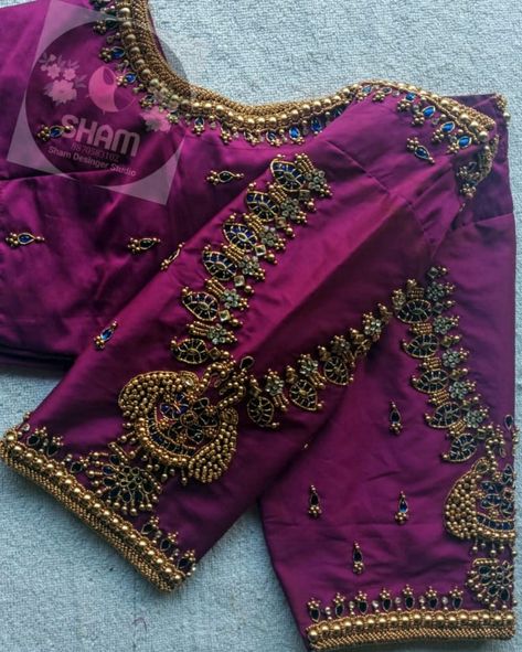 Aari wrok blouse Black Velvet Blouse, Saree Painting Designs, Aari Design, Kurti Embroidery, Saree Blouses Online, Saree Painting, Blouse Ideas, Origami Fashion, Aari Blouse