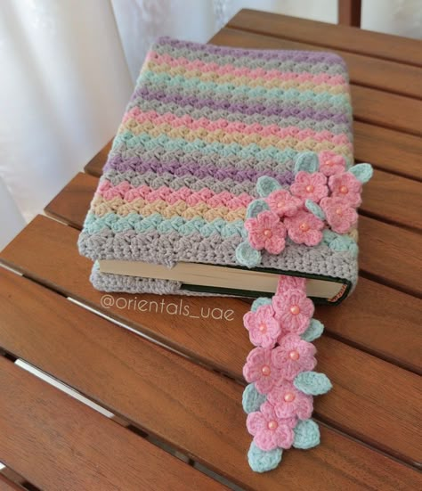 Crochet Eyeglass Cases, Crochet Book Cover, Hand Knitting Diy, Quick Crochet Projects, Crochet Doll Tutorial, Beginner Crochet Tutorial, Crochet Jewelry Patterns, Crochet Book, Bonnet Crochet