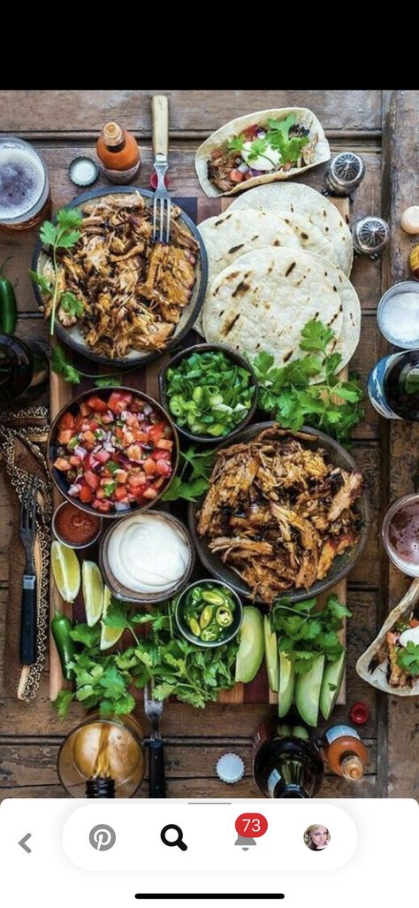 Taco Dinner Party Table Setting, Mexican Catering, Mexican Dinner Party, Dinner Spread, Taco Birthday, Mexican Party Food, Taco Dinner, Food Boards, Bbq Ideas