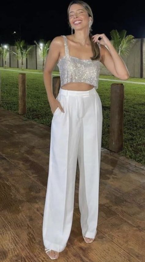 Sparkle Top Outfit, Sparkly Top Outfit, New Years Eve Outfits Parties, White Party Outfit, White Pants Outfit, Sparkly Outfits, Sparkle Outfit, Glamour Outfit, Gala Outfit