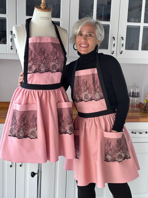 Pink Linen Black Lace Flared Pocket Banded Kitchen and Service Apron for Twin Sisters, Special Surprise Gift for Twins, Aprons for Women by MagicalAprons on Etsy Twin Women, Crop Top Outfits Classy, Workshop Apron, Crossback Apron, Traditional Aprons, Kitchen Workshop, Custom Apron, Cross Back Apron, Apron Sewing Pattern