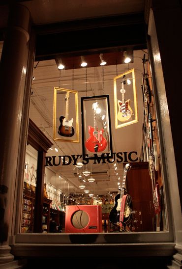 NYC, Style and a little Cannoli: Rudy's Music Soho Music Store Window Display, Music Shop Design, Music Store Interior, Music Store Design, Music Restaurant, Web Games, Guitar Display, Vinyl Store, Guitar Store