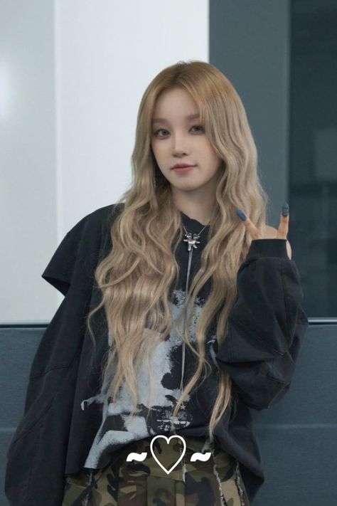 G I Dle Wallpaper, G-idle Yuqi, Bias Kpop, 17 Kpop, Dara Kpop, Kpop Outfits, G I Dle, K Pop Music, Lany