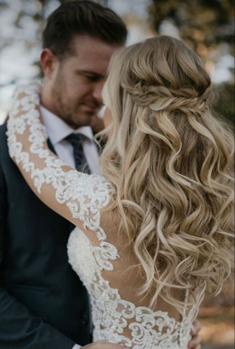 Cute Down Wedding Hairstyles, Half Up Wedding Hair Long, Blonde Boho Wedding Hair, Bridal Hair Ideas Half Up, Boho Bride Hairstyles Half Up, Half Up Half Down Wedding Hair Long Blonde, Bridal Hair Curled Half Up Half Down, Wedding Half Updos For Long Hair With Veil, Wedding Bride Half Up Half Down