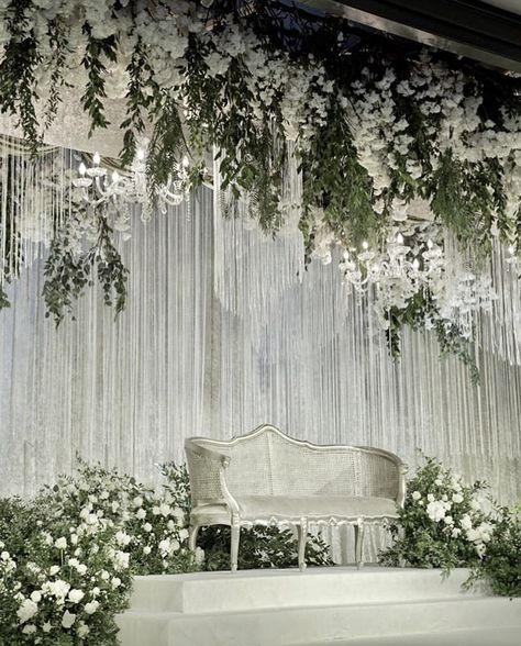 Nikah Stage Decoration Outdoor, White Wedding Decorations Outdoor, Background Wedding Decorations, Barat Stage Decoration Pakistan, Green Wedding Stage, Malay Wedding Pelamin Simple, Pelaminan Aesthetic, Dais Wedding, Backdrop For Engagement