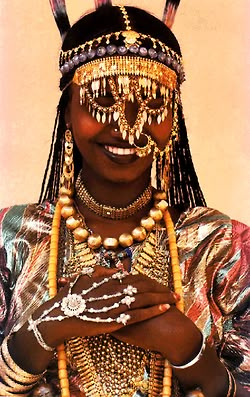 Afar women wear their jewelry both as a display of their wealth and as adornments of beauty, most notably on special occasions such as their wedding day. Afrikaanse Mode, African People, We Are The World, African Jewelry, People Of The World, African Culture, World Cultures, African Beauty, African Women