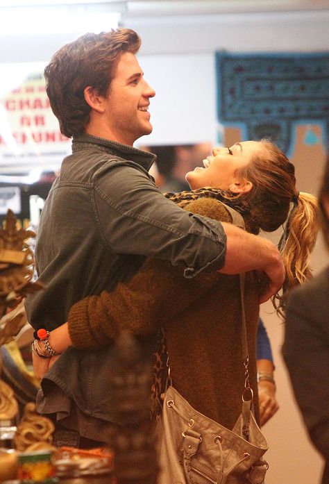 Miley Cyrus and Liam Hemsworth got playful while shopping in Sydney during a June 2011 trip there. Miley Cyrus Wedding, Miles Cyrus, Miley Cyrus Liam Hemsworth, Miley Cyrus And Liam Hemsworth, Miley And Liam, Heartwarming Pictures, Couple Moments, Liam Hemsworth, Famous Couples