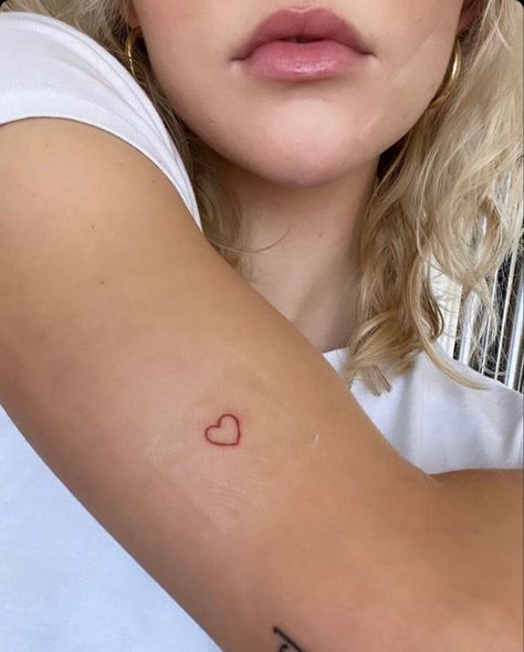 Heart Tattoo On Upper Arm, Small Red Tattoo Ideas For Women, Simple Red Heart Tattoo, Heart Tattoo Small Arm, Red Line Heart Tattoo, Heart Tattoo Placement For Women, Red Tattoo On Pale Skin, Tattoo Idea Parents, Heart On Arm Tattoo