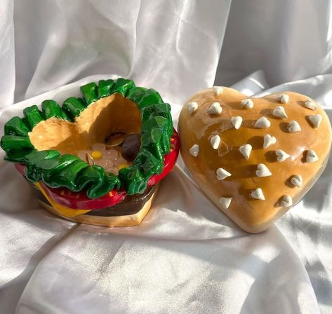 Ceramic Things To Make, Cermanic Ideas, Things Made Of Clay, Clay Food Sculpture, Pottery Clay Ideas, Fun Pottery Ideas, Clay Art Projects Sculpture, Clay Designs Ideas, Cute Pottery Ideas