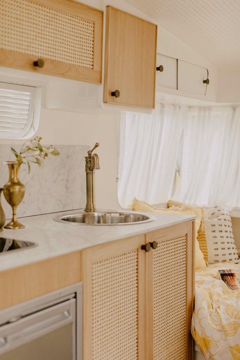 Caravan Vintage, Custom Mattress, Caravan Makeover, Vintage Camper Remodel, Kombi Home, Caravan Renovation, Retro Caravan, Caravan Interior, Vintage Caravan