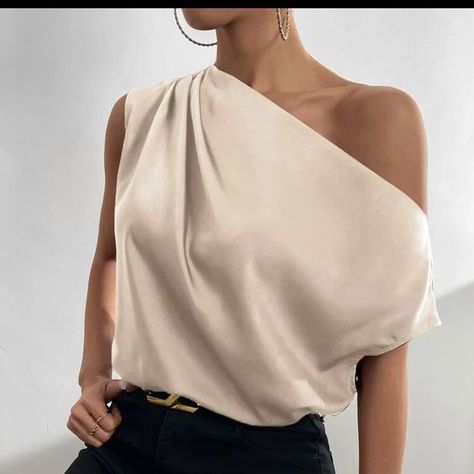 Are perfect simpleminds! Buy without fear! My one is 37🇧🇷Ordered 39 Shoulder Pad Top, White Satin Shirt, One Shoulder Shirt, Outfit Comfortable, Open Shoulder Blouse, Chiffon Pants, Drop Shoulder Shirt, Wedding Clothes, One Shoulder Top