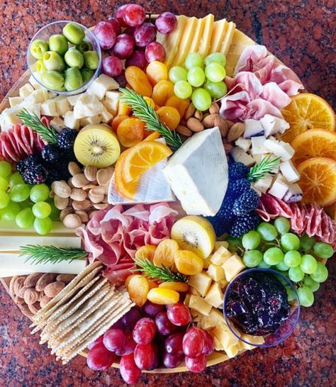 Make Ahead Christmas Appetizers, Day Motivation, Christmas Recipes Appetizers, Charcuterie Inspiration, Party Food Platters, Cheese Ball Recipes, Charcuterie And Cheese Board, Holiday Snacks, Charcuterie Recipes