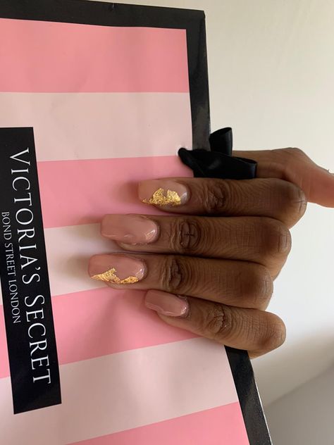 Nude squoval gold leaf nails Gold Leaf Nails, Decal Nails, Leaf Nails, Nail Journey, Naild It, How To Do Nails, Simple Nails, Gold Leaf, Nail Inspo